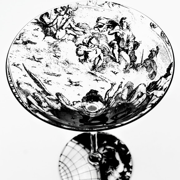 Martini glass neoclassical scene of Zeus, Apollo and Hermes