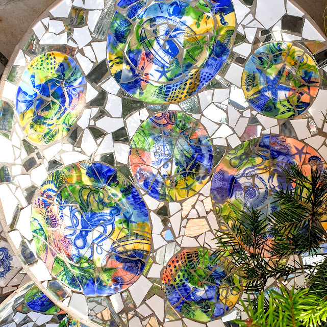 'Rockpool' Solar Mosaic Patio Fountain - Image 4