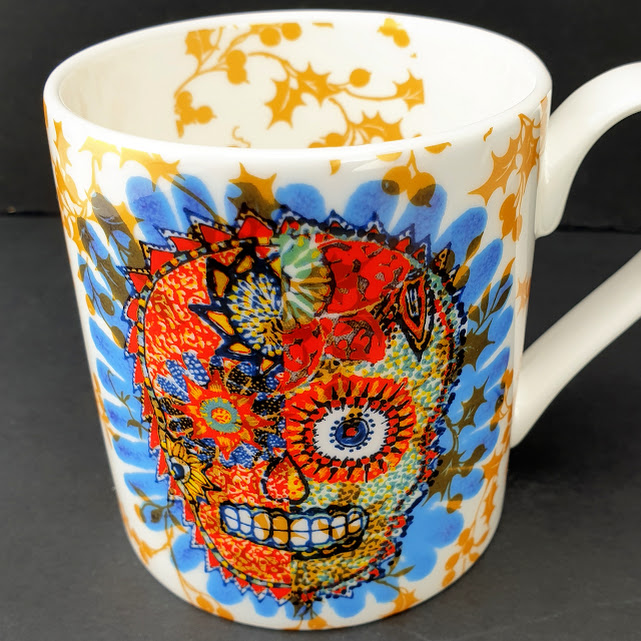 smile skull golden holly mug