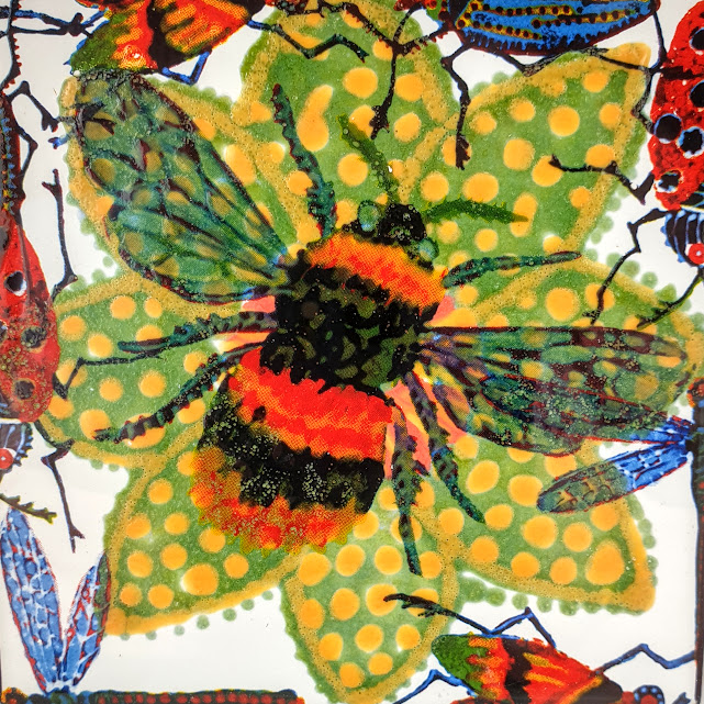 4 inch framed tile 'Honey Bee' - Image 2