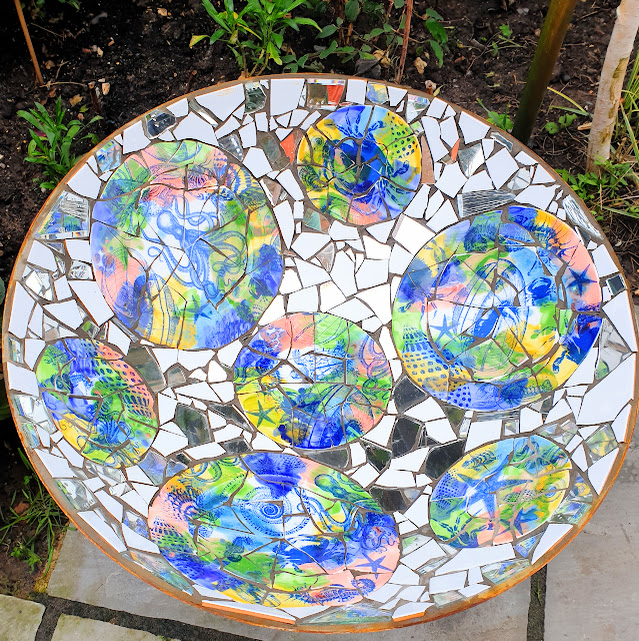 'Rockpool' Solar Mosaic Patio Fountain - Image 3